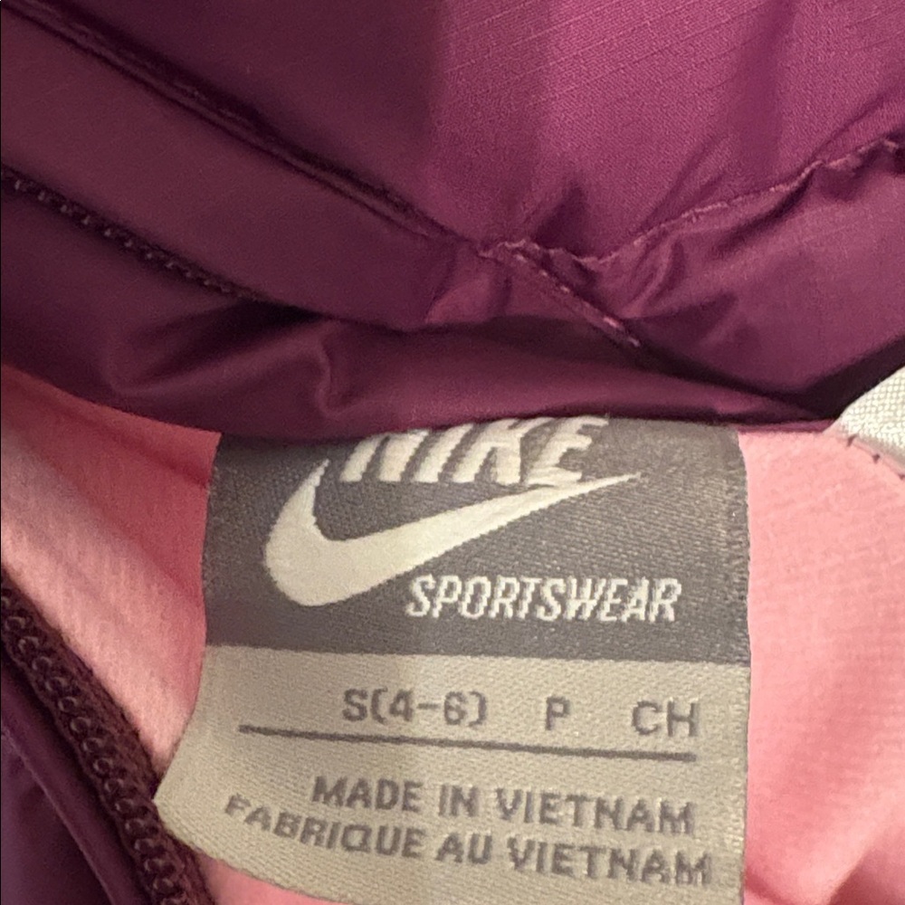 NIKE REVERSIBLE PUFFER VEST- small - Picture 8 of 8